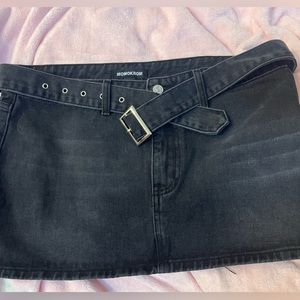 Belted jean skirt
